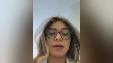 alicee16 free recording from 2025-12-17 00:27:00