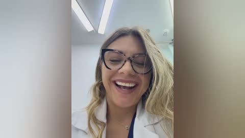 alicee16 free recording from 2025-12-17 00:27:00