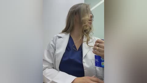 alicee16 free recording from 2025-12-17 00:27:00