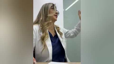 alicee16 free recording from 2025-12-17 00:27:00