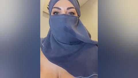 amberonee31 free recording from 2025-12-15 01:22:00