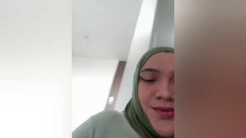 sweetmuslim01 free recording from 2025-12-17 00:56:00