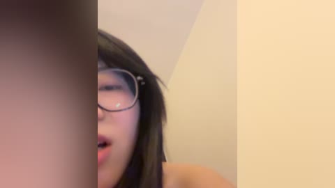 ella_a9 free recording from 2025-12-18 00:13:00