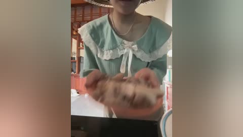 emily_y free recording from 2025-12-17 00:27:00